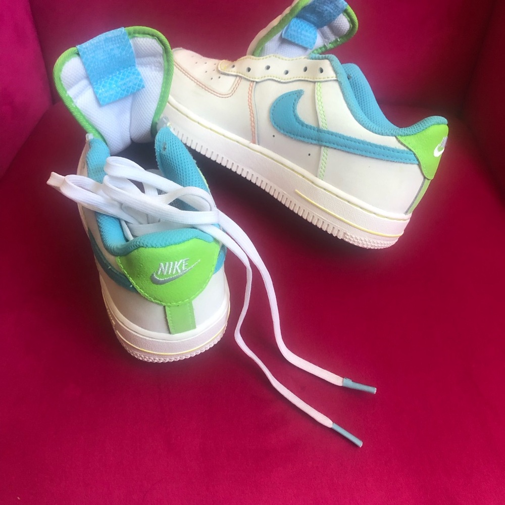 Like new Nike multi color sneakers. Big boy Size 3y.